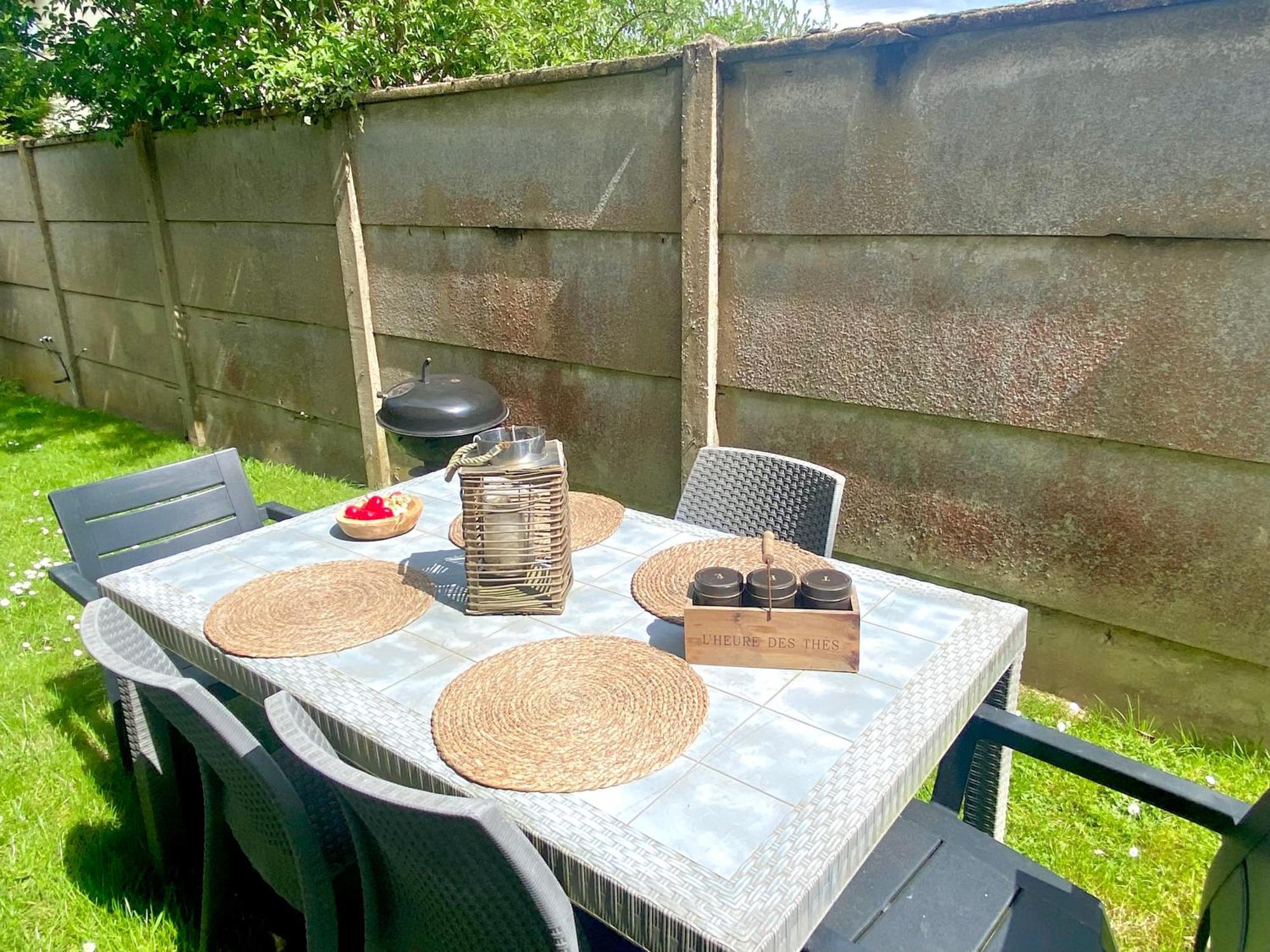 Une Ambiance Cosy Avec Jardin Privatif Nassandres Exterior photo